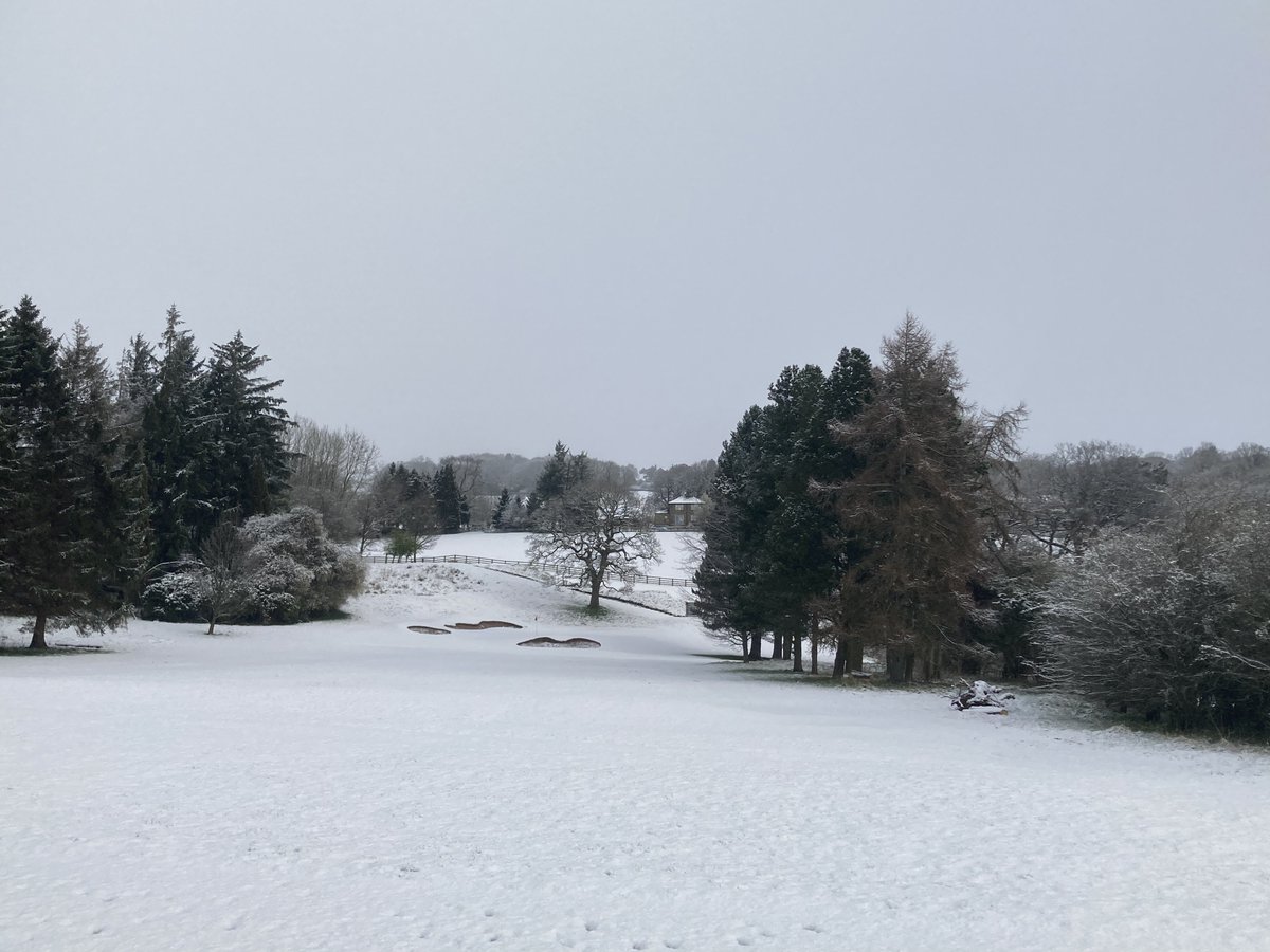 IlkleyGolfClub's tweet photo. What a difference a week makes!!
Two photos of our 15th hole, the one on the left taken last Thursday and on the right taken this morning. 🥶❄️
#wherehasspringgone #snowstopsplay #bringbackthesun #thegreatbritishweather https://t.co/EsumVpd9oO