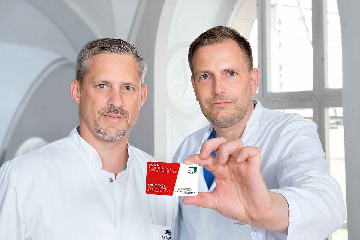 dhzcharite's tweet photo. Das #DHZB bietet #Aortenpatient*innen in Kooperation mit @doctorbox_app einen neuen #Notfallausweis an. Dieser ermöglicht im Ernstfall einen schnellen Zugriff auf die Patient*innenakte. Wie der Notfallausweis funktioniert👉👉https://t.co/JzG950K81f #aortendissektion https://t.co/RTXqLlhFht