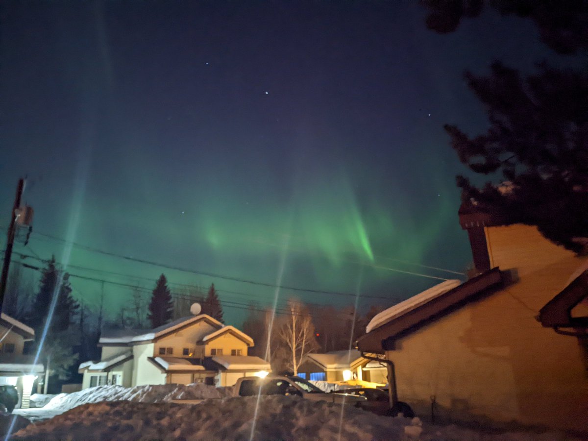 VeritableCVN's tweet photo. The Musings of Chief: Fort Wainwright is my favorite assignment so far. The Arctic is cold, dark, and snowy. I love it up here. And the light shows cannot be beat. #ArcticAttack #EyesOfTheNorth https://t.co/9QebureBCO