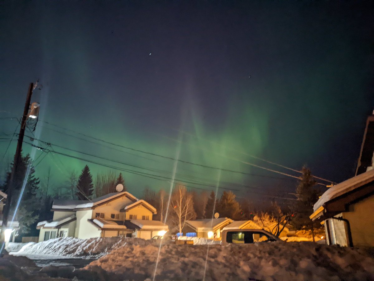 VeritableCVN's tweet photo. The Musings of Chief: Fort Wainwright is my favorite assignment so far. The Arctic is cold, dark, and snowy. I love it up here. And the light shows cannot be beat. #ArcticAttack #EyesOfTheNorth https://t.co/9QebureBCO