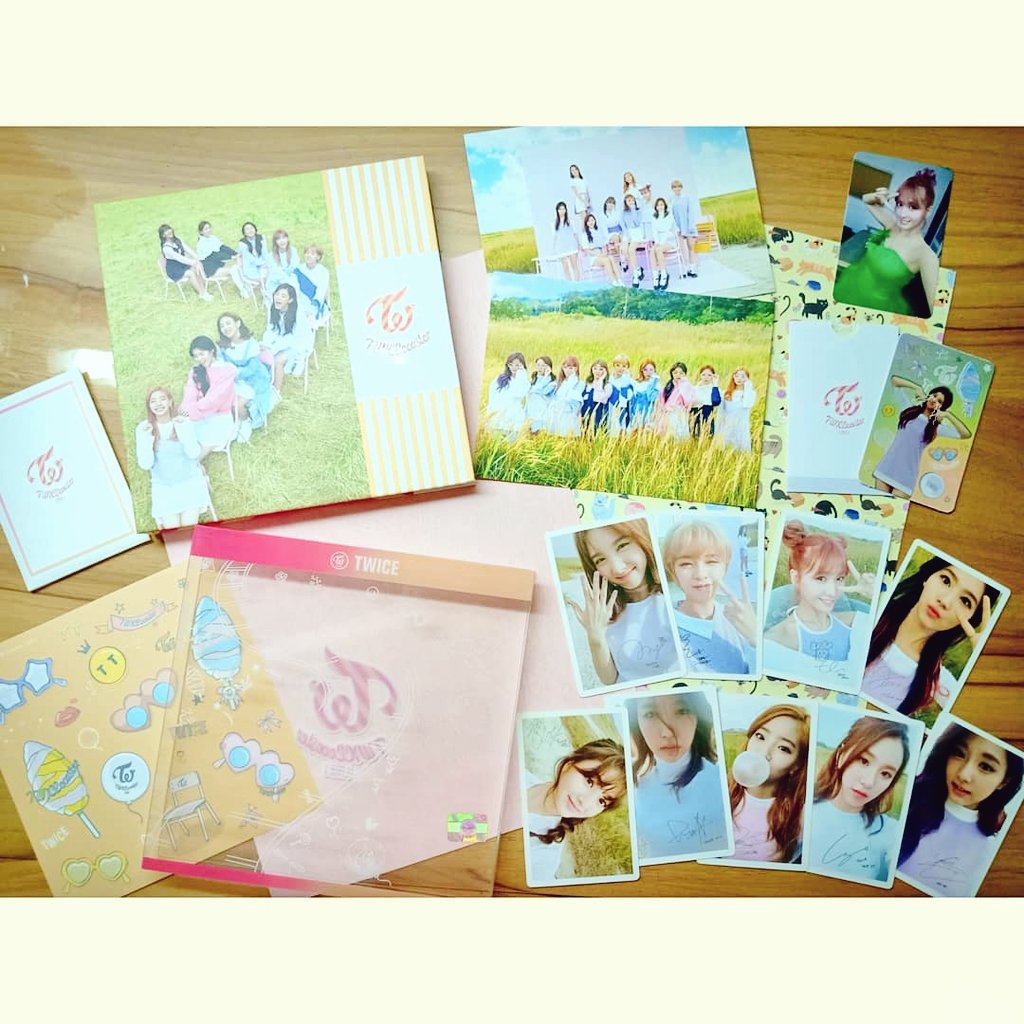 small_snail985's tweet photo. 🍭開箱第三張迷你專輯《TWICEcoaster : LANE 1》
1. TT
2. 1 TO 10
3. PONYTAIL
4. JELLY JELLY
5. PIT-A-PAT
6. NEXT PAGE
7. ONE IN A MILLION
#twice #twicecoasterlane1 #tt  #albumunboxing #once #nayeon #jungyeon  #momo #sana #jihyo #mina #dahyun #chaeyoung #tzuyu https://t.co/z35asGpvg1