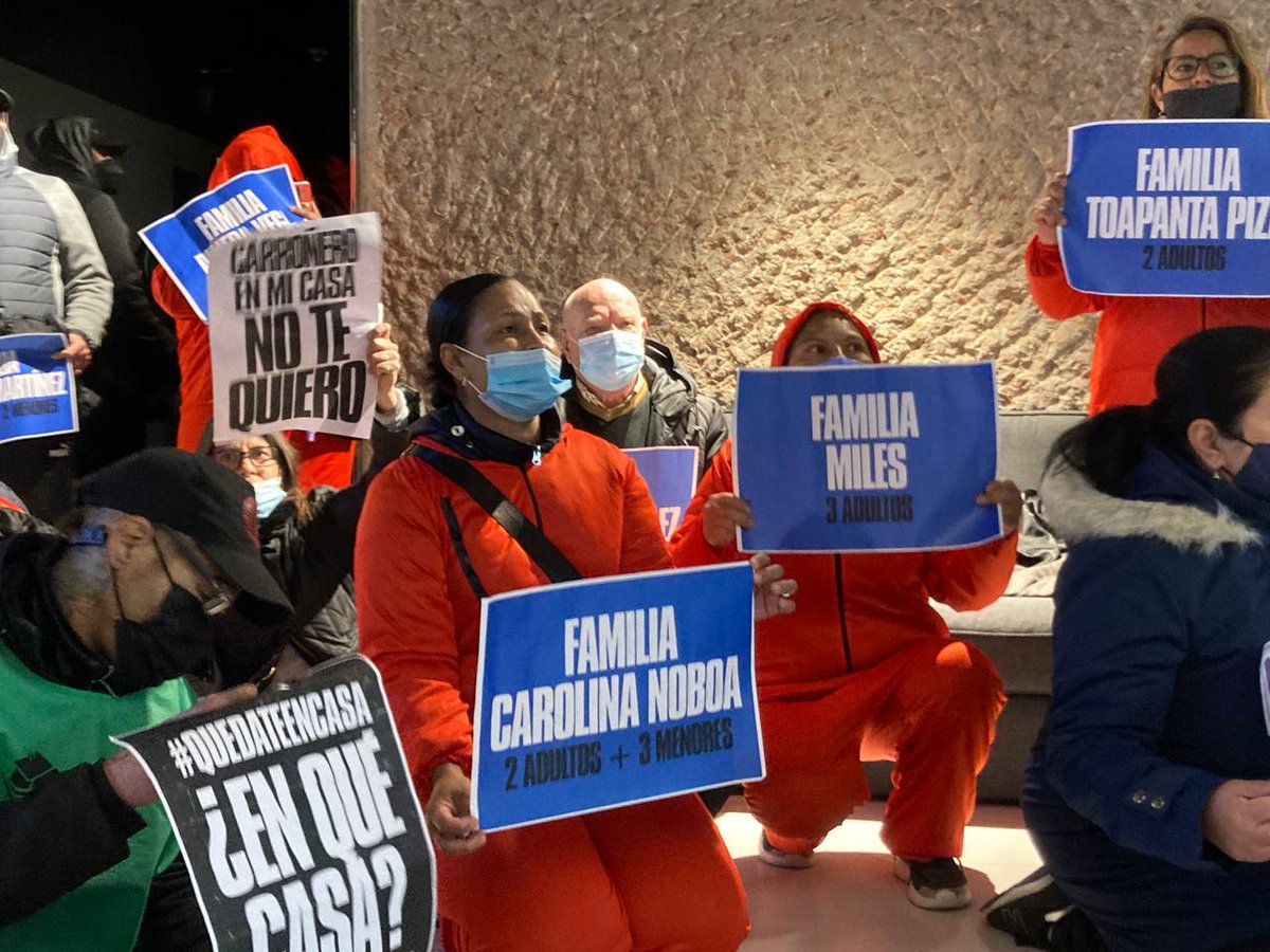 Ahora mismo hay 25 familias que han ocupado de la inmobiliaria de <a href="/CerberusCapital/">Cerberus Capital Management</a>: <a href="/HayaRealEstate/">Haya Real Estate</a> para reclamar alquileres justos ya.

#CerberusAlquileresYA
#OcupamosCerberus