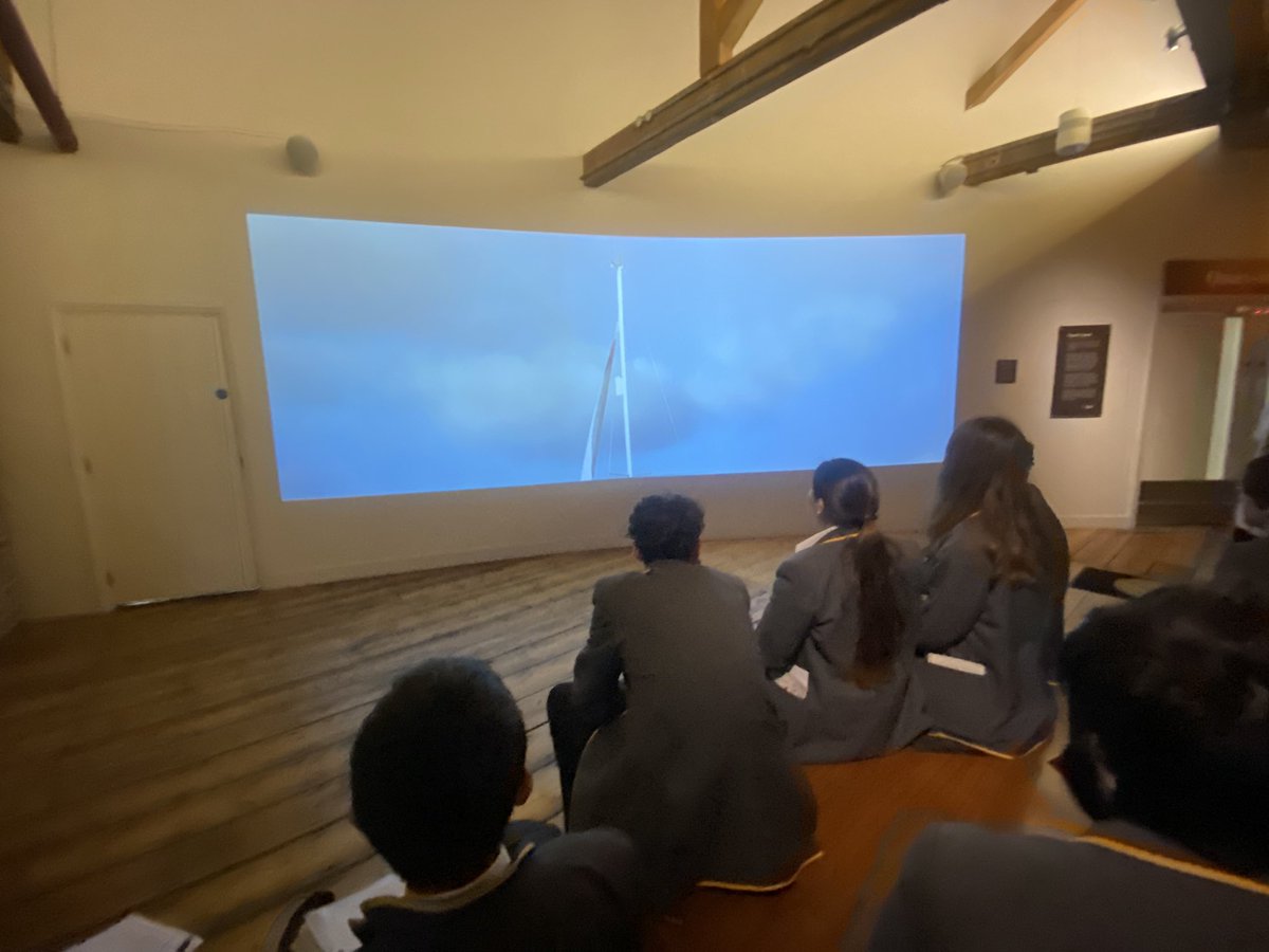 HAWIGeography's tweet image. Year 10 students learning about the London docklands transformation for their GCSE case study. #deeplearningday #hawigeography