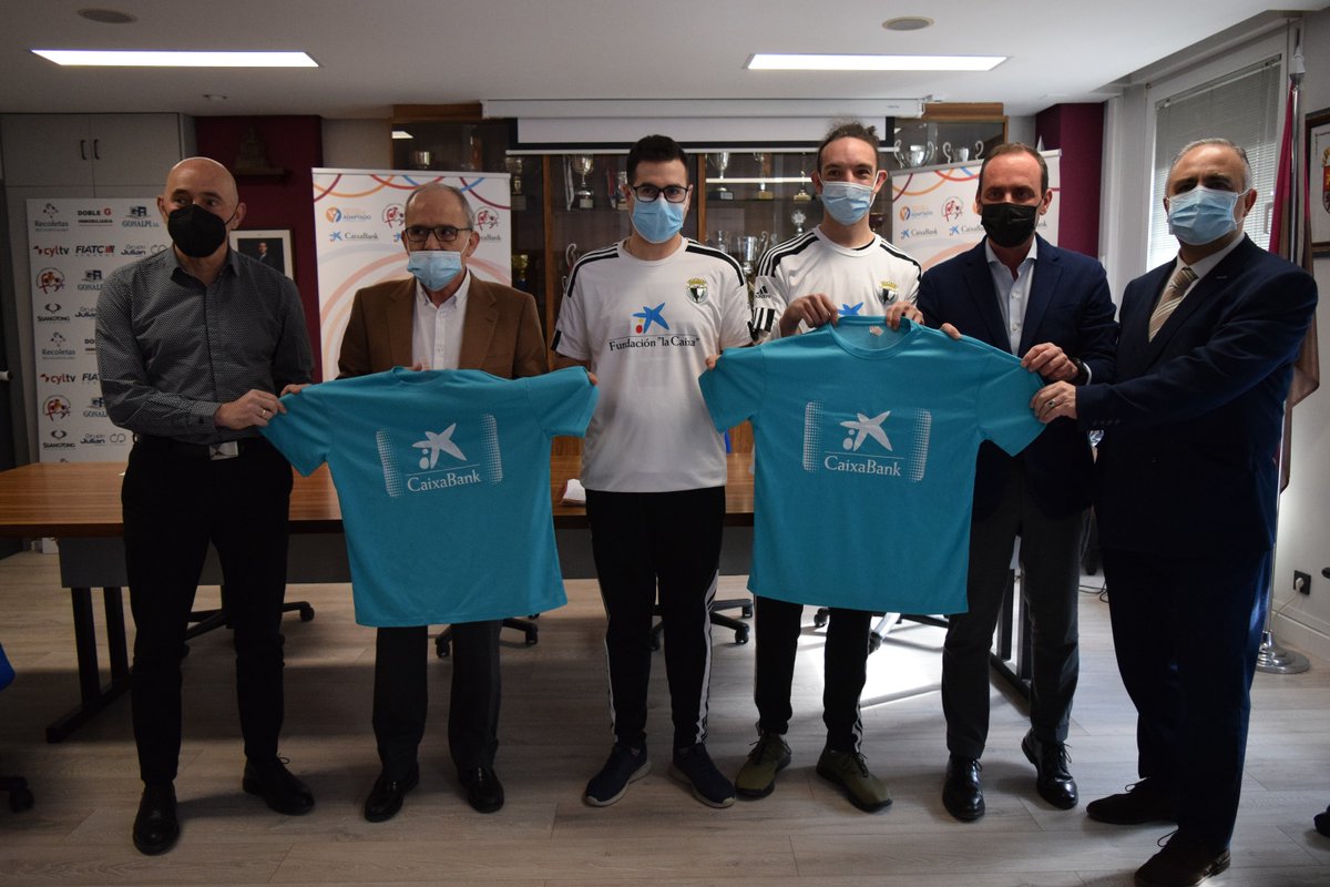 FCyLF's tweet photo. + QUE GOLES 

¡ En marcha 😍⚽️! 

Os esperamos este domingo en #Pallafría para disfrutar de la jornada final del I Torneo de Fútbol inclusivo @FCyLF @fedeacyl @caixabank 

¡Gracias a todos por vuestra implicación y compromiso 💪!

👉 https://t.co/UnT7TqsRcP https://t.co/fpnwy2mE6k