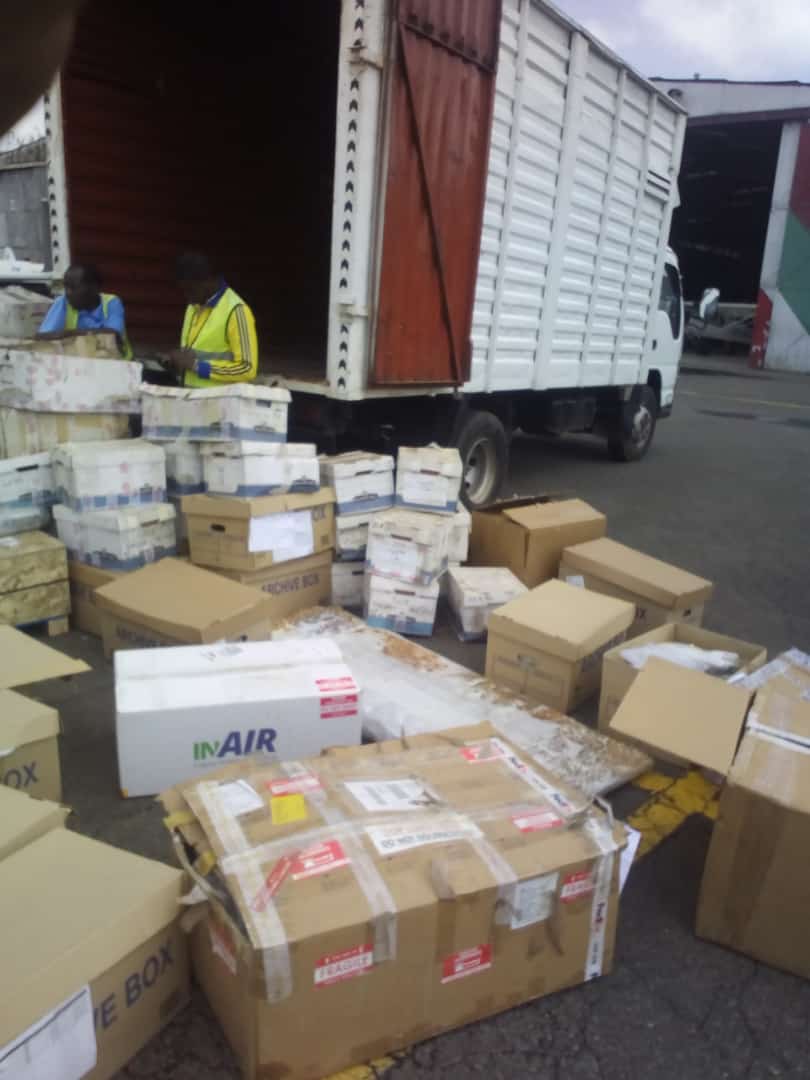 ZKamenju's tweet photo. @HonKangata Kwa masafa mafupi na marefu contact me on 0722323069 for movers and transport services. https://t.co/0llyVO2JC3