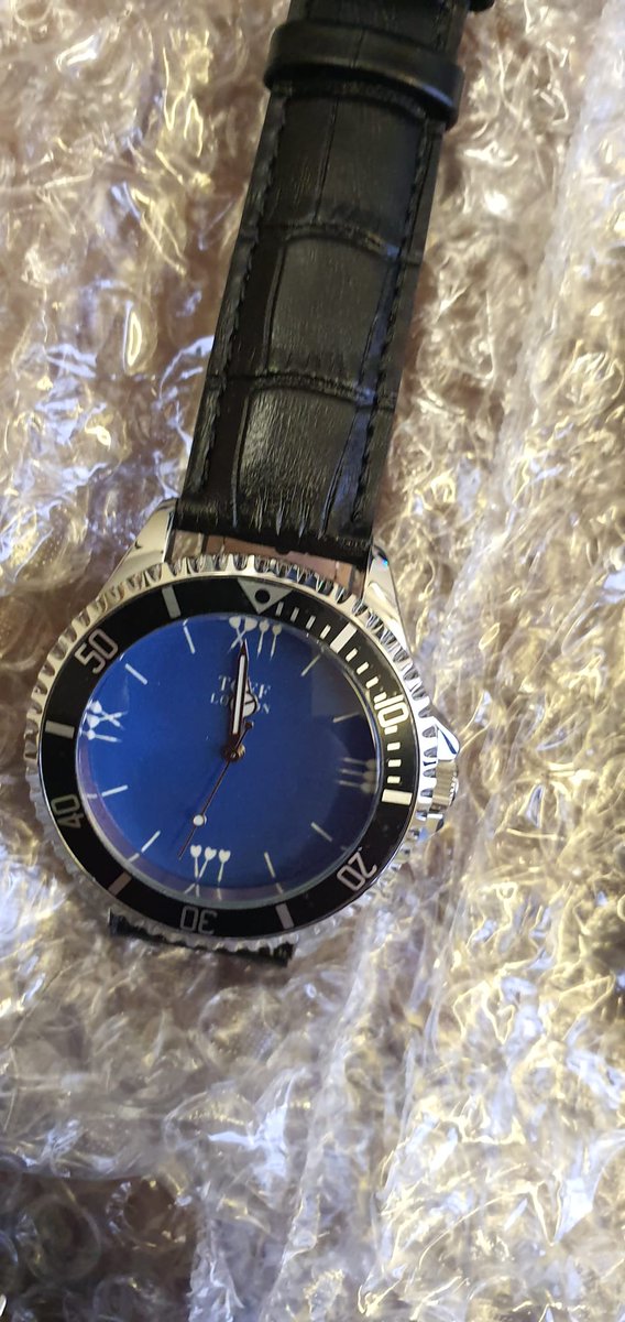 DartsWDF's tweet photo. Be in with a chance of winning one of these Toffs London watches by simply following the instructions below 

🔁 Retweet this tweet
👉 Follow @DartsWDF

#WDFDarts https://t.co/ESjpAUqbJR
