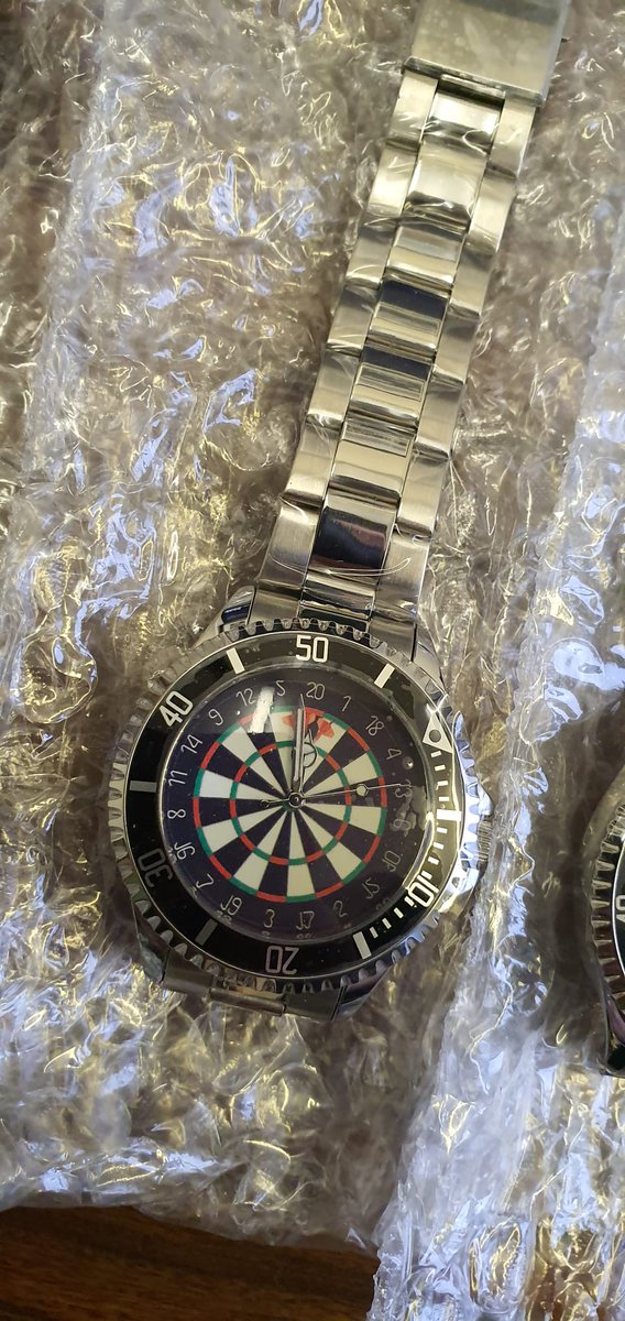 DartsWDF's tweet photo. Be in with a chance of winning one of these Toffs London watches by simply following the instructions below 

🔁 Retweet this tweet
👉 Follow @DartsWDF

#WDFDarts https://t.co/ESjpAUqbJR