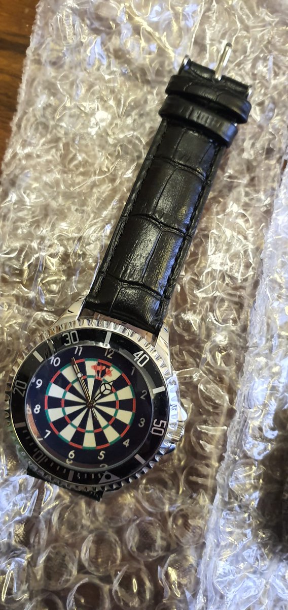 DartsWDF's tweet photo. Be in with a chance of winning one of these Toffs London watches by simply following the instructions below 

🔁 Retweet this tweet
👉 Follow @DartsWDF

#WDFDarts https://t.co/ESjpAUqbJR