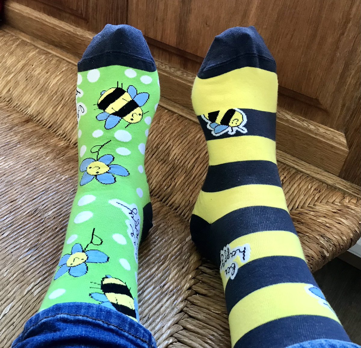 Dia_dhuit's tweet photo. Los gehts zum Ferienhaus. 
Happy day! 
#Socken 
#BeeFun https://t.co/1bjg86AmpG