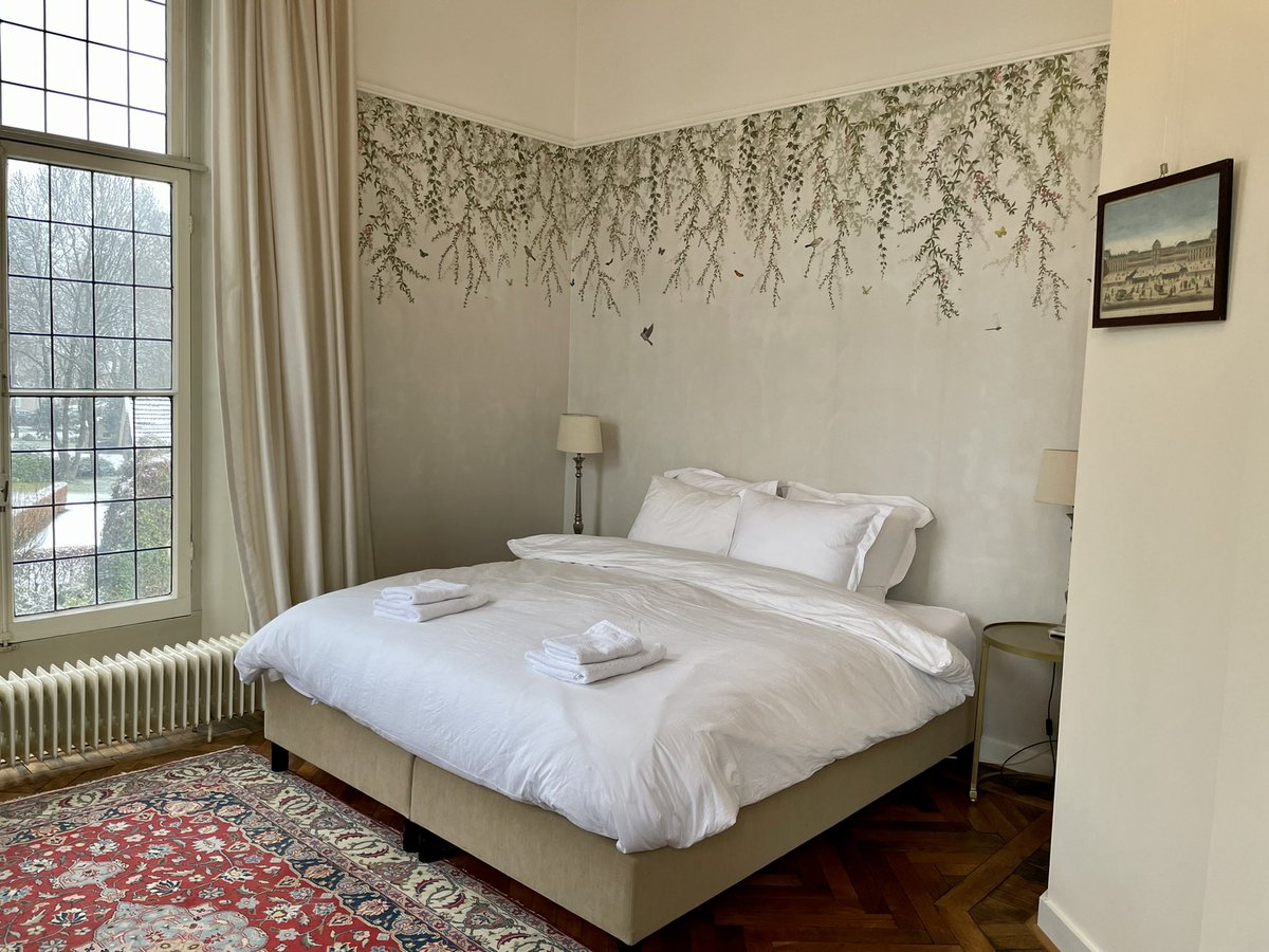 duistervoorde's tweet photo. Nieuw behang ‘hanging gardens’ van @jaapsnijder voor de gastenkamer. Buiten sneeuwt het, binnen is het lente :). https://t.co/edPPBxb0Yq