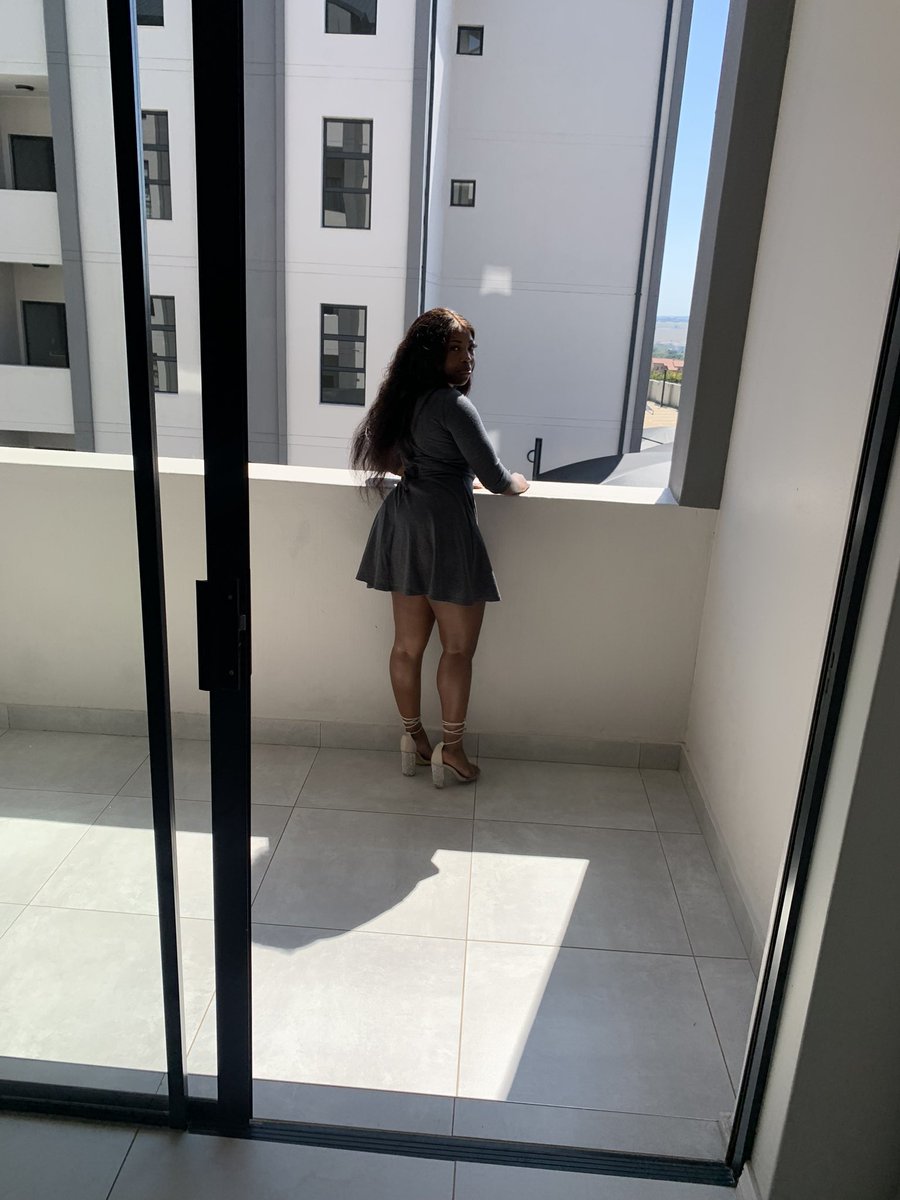 naledi_starrr's tweet photo. Rent didn’t make sense so I decided to buy it 🔥. A hun with a title deed 🏠. 

Welcome to my apartment!!! https://t.co/bB9YV6XQ6Y
