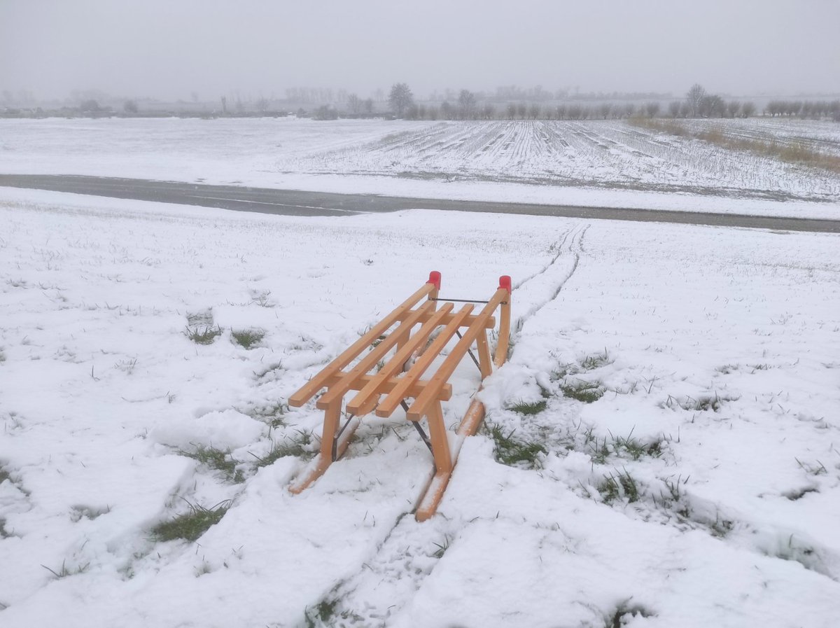 imnej7's tweet photo. Neghis. En la glacikanalo de #Rechtenfleth mi ekuzis la sledon, kiun en la pasinta Januaro mi estis ricevinta, kiel donacon okaze de mia naskighdatreveno
#Schnee #Schlitten #Eiskanal https://t.co/3JIw2pjqsb