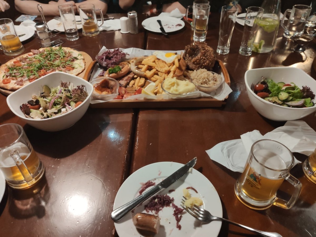 Linmeng99793225's tweet photo. Went to a restaurant with friends yesterday and were still discussing the BTC market. The next node price is 50000.#ETH  #BTC https://t.co/PYtYqO0VM9