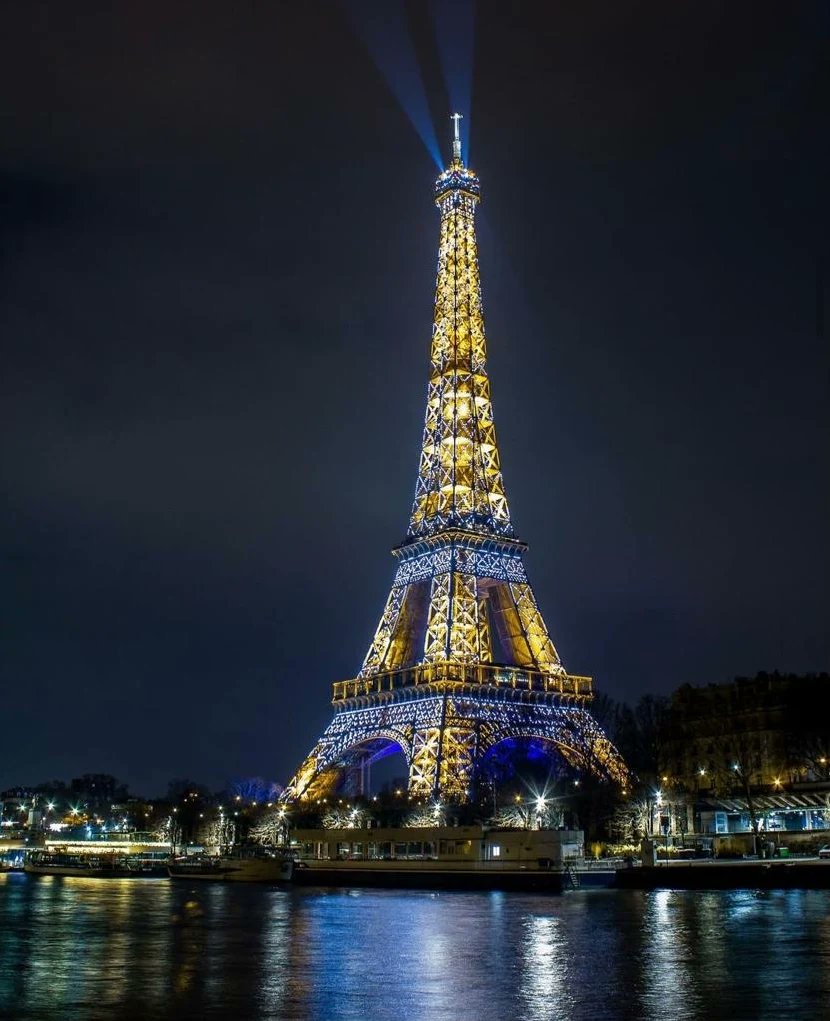 FranceaIstanbul's tweet photo. 🇫🇷 Aujourd’hui, la Tour Eiffel célèbre ses 133 ans! 🎉 Conçue par Gustave Eiffel, elle a été inaugurée le 31 mars 1889. 

🇹🇷 Bugün Eyfel Kulesi 133. yılını kutluyor! 🎉 Gustave Eiffel tarafından tasarlandı ve 31 Mart 1889'da açıldı.

📸 : SETE / Jérôme Schlichter @LaTourEiffel https://t.co/qOWHUOELR8