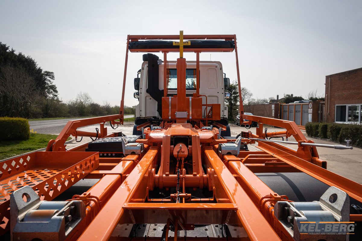Kel_Berg's tweet photo. Some more new equipment prepared and delivered to Install Integrated Skips Ltd, a DAF CF450 8x4 Hyva Hook Loader.

Thanks to Dean for continually supporting Kel-Berg, we appreciate your business.

#waste #wastemanagement #daf #hyva #kelberg #trucks #environment https://t.co/L3DC1FF2Ys