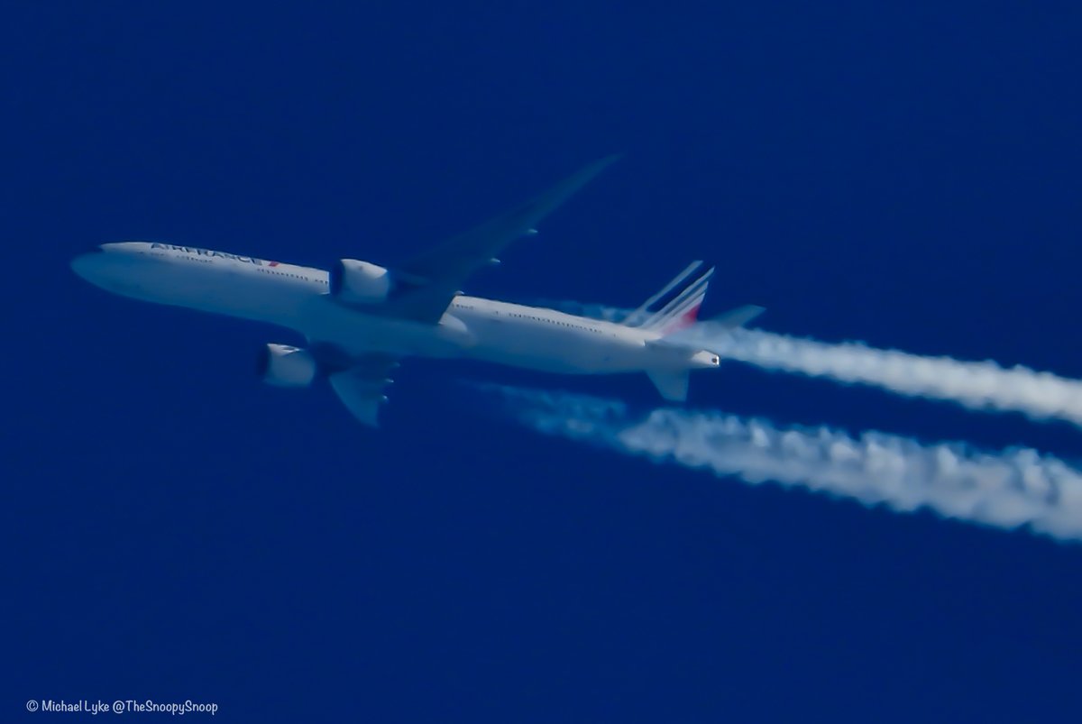 TheSnoopySnoop's tweet image. #AF66 🇫🇷

Air France
B777-328(ER)
F-GZNB

Over Northern Ireland 32,000ft
Routing Paris to Los Angeles

#avgeek #planespotting #Nikon #P1000 #aviationphotography
