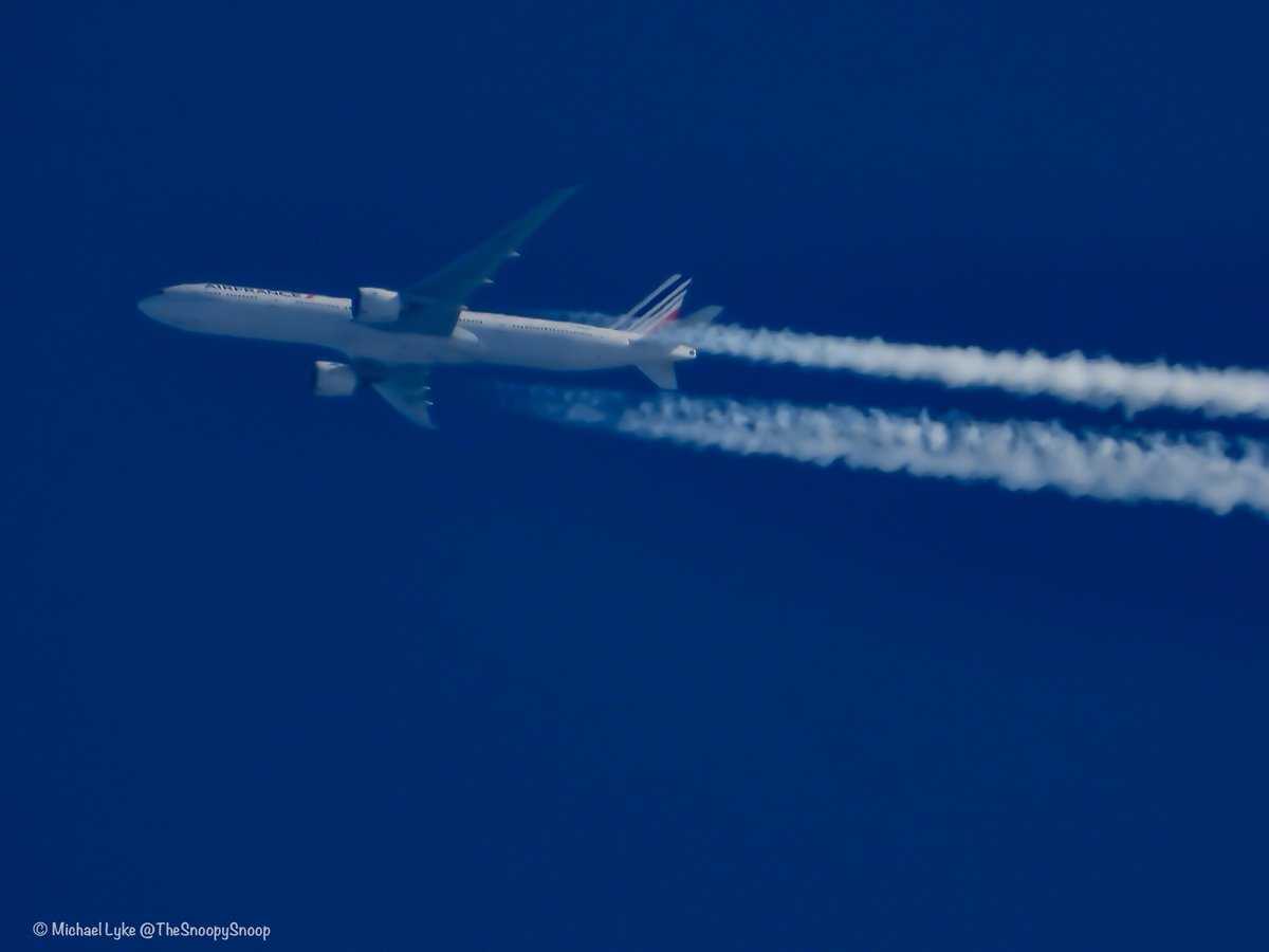 TheSnoopySnoop's tweet image. #AF66 🇫🇷

Air France
B777-328(ER)
F-GZNB

Over Northern Ireland 32,000ft
Routing Paris to Los Angeles

#avgeek #planespotting #Nikon #P1000 #aviationphotography