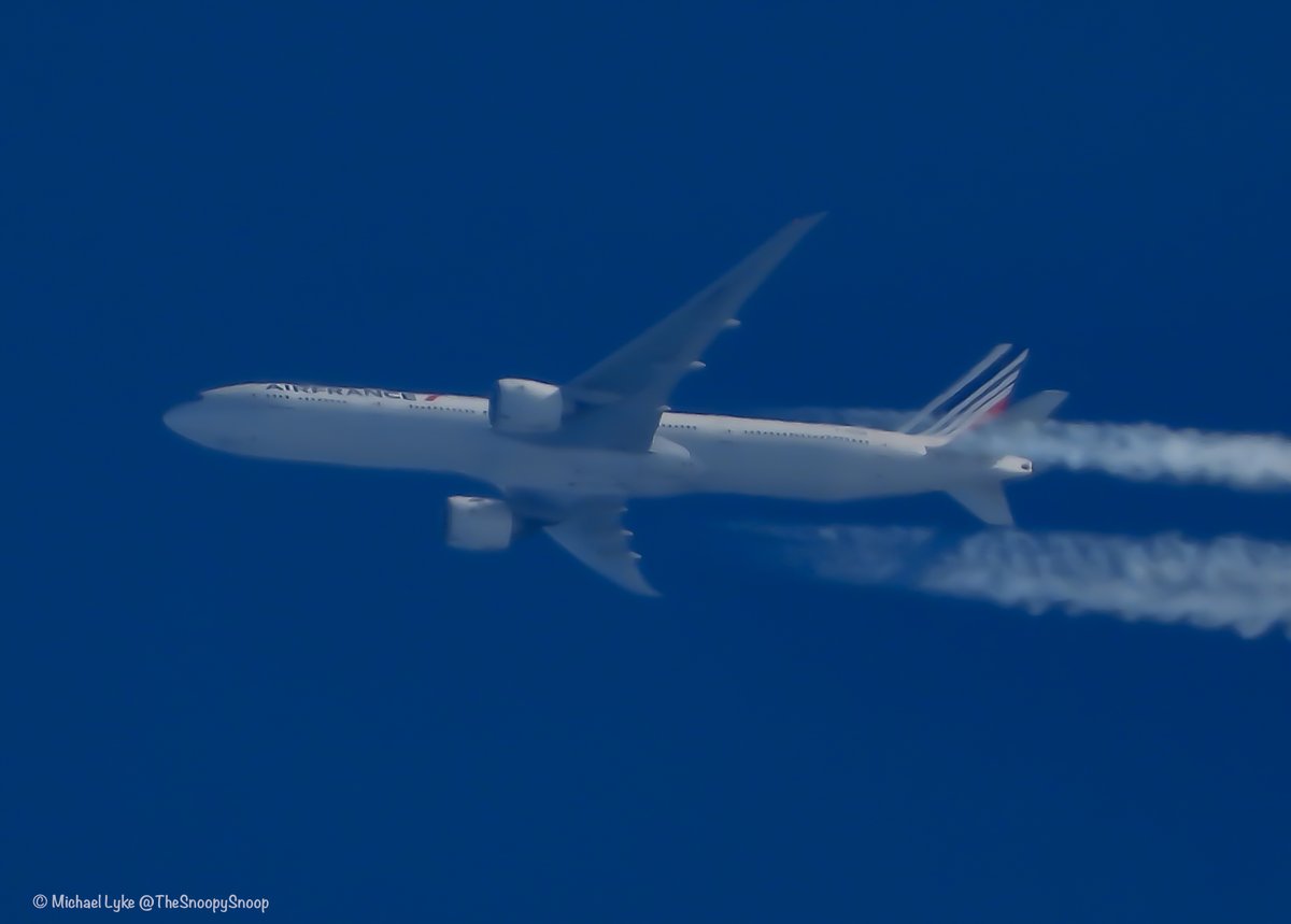 TheSnoopySnoop's tweet image. #AF66 🇫🇷

Air France
B777-328(ER)
F-GZNB

Over Northern Ireland 32,000ft
Routing Paris to Los Angeles

#avgeek #planespotting #Nikon #P1000 #aviationphotography