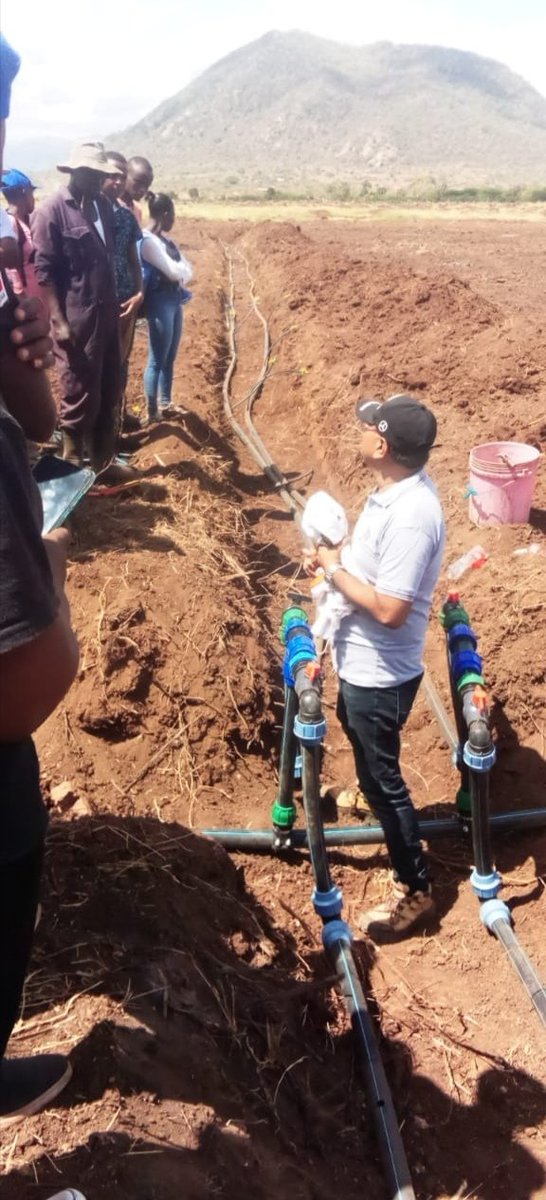 MESPT_ke's tweet photo. In collaboration with the commercial partners Orana, we held a demonstration for installation of drip kits at MoonBerg Organic Farms Limited in Taveta. The Farm is a knowledge transfer centre set up to ensure that farmers learn the best agronomic practices for better productivity https://t.co/izHBJx8zsU