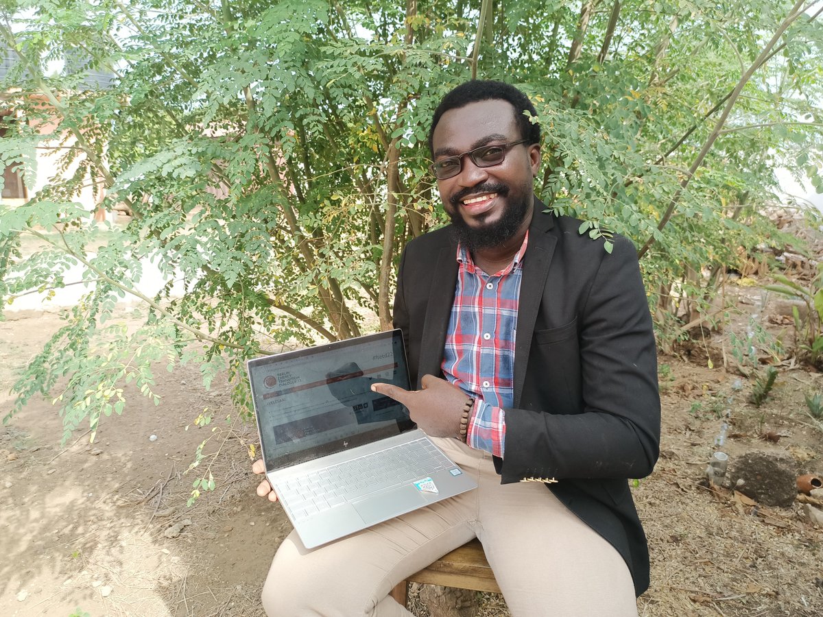 enoch_ya's tweet photo. ...from Accra, Enoch Agyepong @enoch_ya, Sustainable Development Consultant &amp; Director, Renewable Energy Association of Ghana (REAG) on a natural @greensofa_betd during the 8th Berlin Energy Transition Dialogue 2022 #bedt22  
#fun #EnergyTransition #SDGs  

See you at #bedt23 https://t.co/ClAVPDdKAn