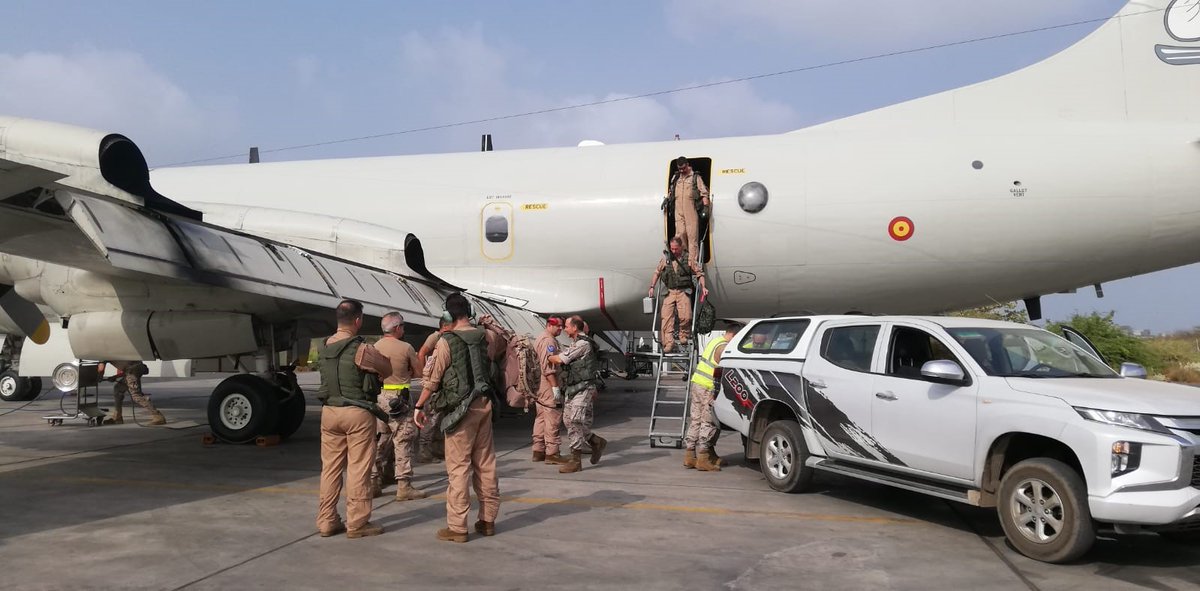 EMADmde's tweet photo. La 81º tripulación🧑‍✈️ del #DestacamentoOrión en #Djibouti 🇩🇯 ha realizado su primera misión de vuelo sobre la Zona de Operaciones.
La leyenda 🇪🇸 del P-3 continúa surcando los cielos en cumplimiento de la misión💪
@EUNAVFOR 
@EjercitoAire 
#MOPS https://t.co/cAGNfBtYRI