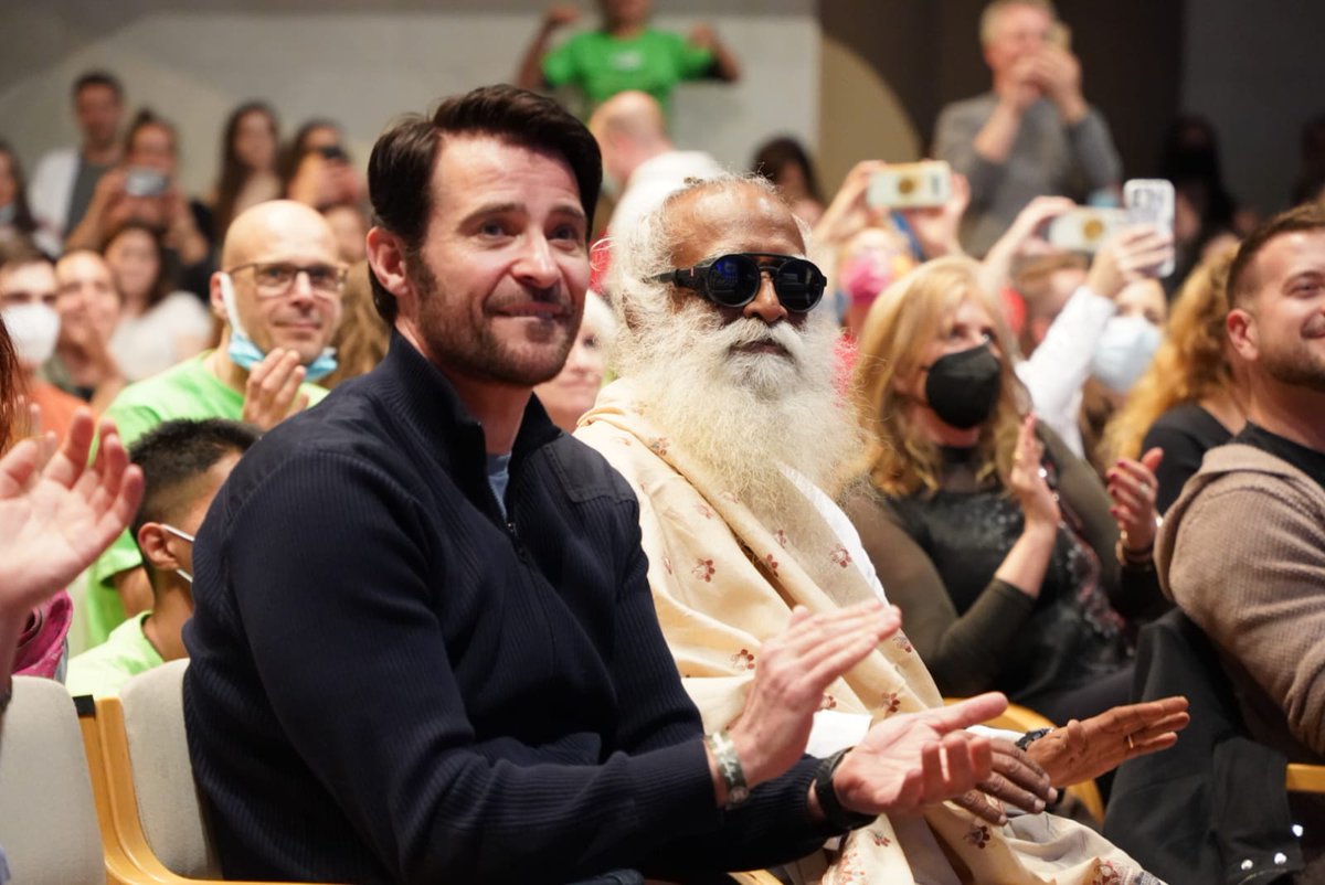 SadhguruJV's tweet photo. In a democratic nation, it is people like you and me who have become the lawmakers. If we express to our leadership our concern, will and commitment to #SaveSoil, no government can ignore that. Let’s make it happen. -Sg #SaveSoilLjubljana @goranvisnjic @VidValic @cpsavesoil https://t.co/gPnpVO2jIv