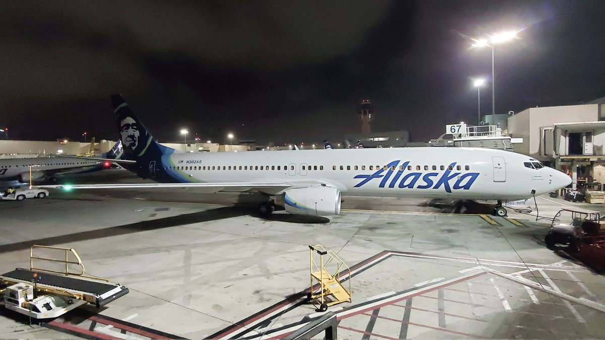 veryboeing's tweet photo. Alaska Airlines #B737 -990 #N302AS KLAX https://t.co/nLbLXPn8Zr