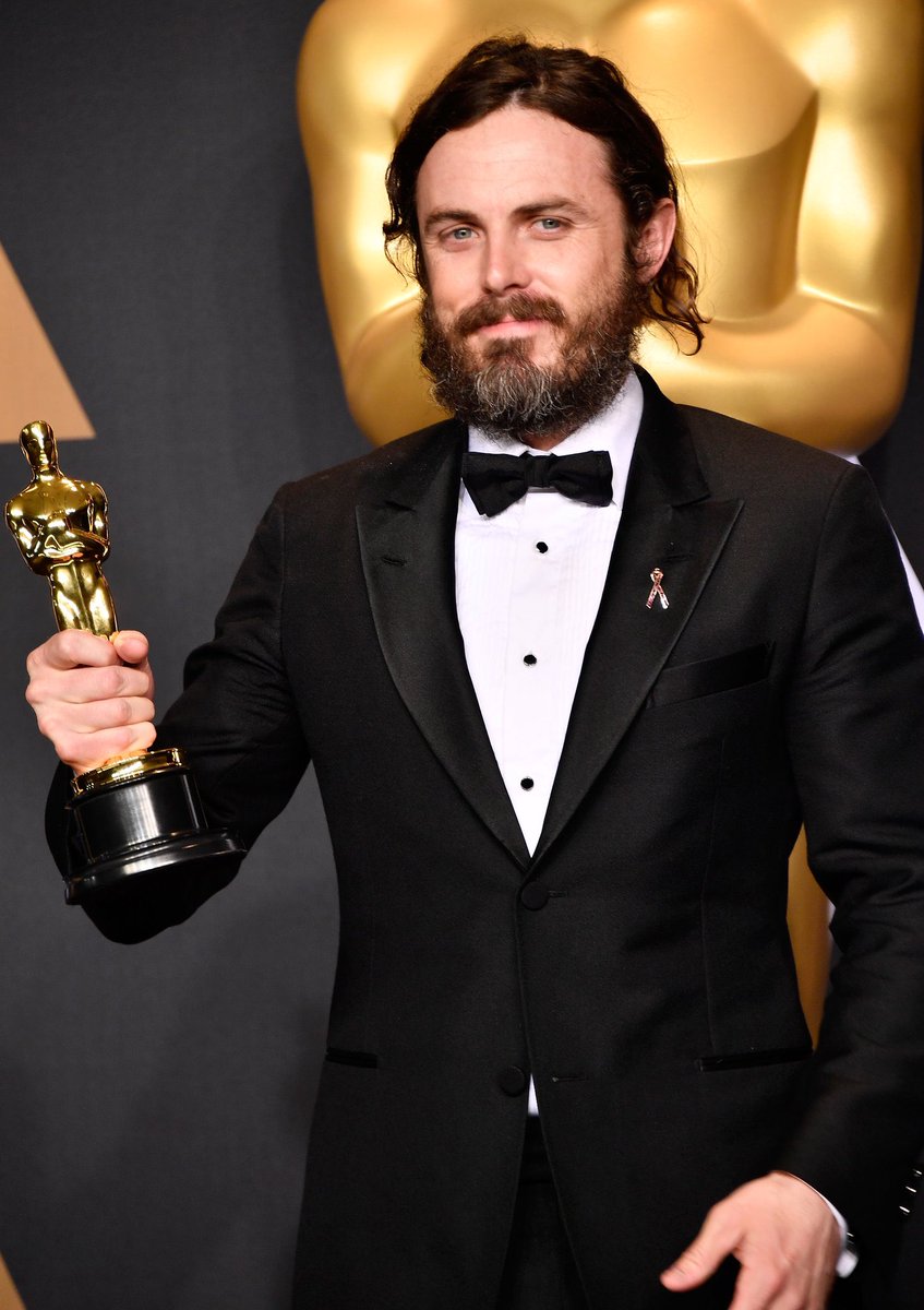 kalia11310905's tweet photo. This white dude has been accused of multiple accounts of sexual assault yet y’all are screaming that Will goes to jail and has his Oscar taken away for a slap on someone who deserved it…just admit y’all hate black people and leave #Oscars2022 #BlackTwitter https://t.co/H6JNiF39wq