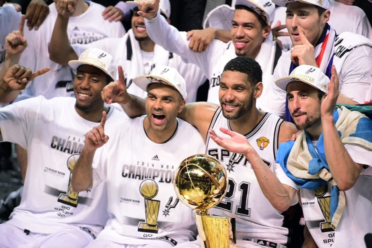 aryannshrmaa's tweet photo. "I love Tim Duncan, I love that he exists as proof that success doesn't have to be Michael Jordan, Kobe Bryant in your face screaming 'asshole', it can also be him or Bill Russell, who led by example, encouragement, sympathy and humility." https://t.co/sViVxS0gZ1