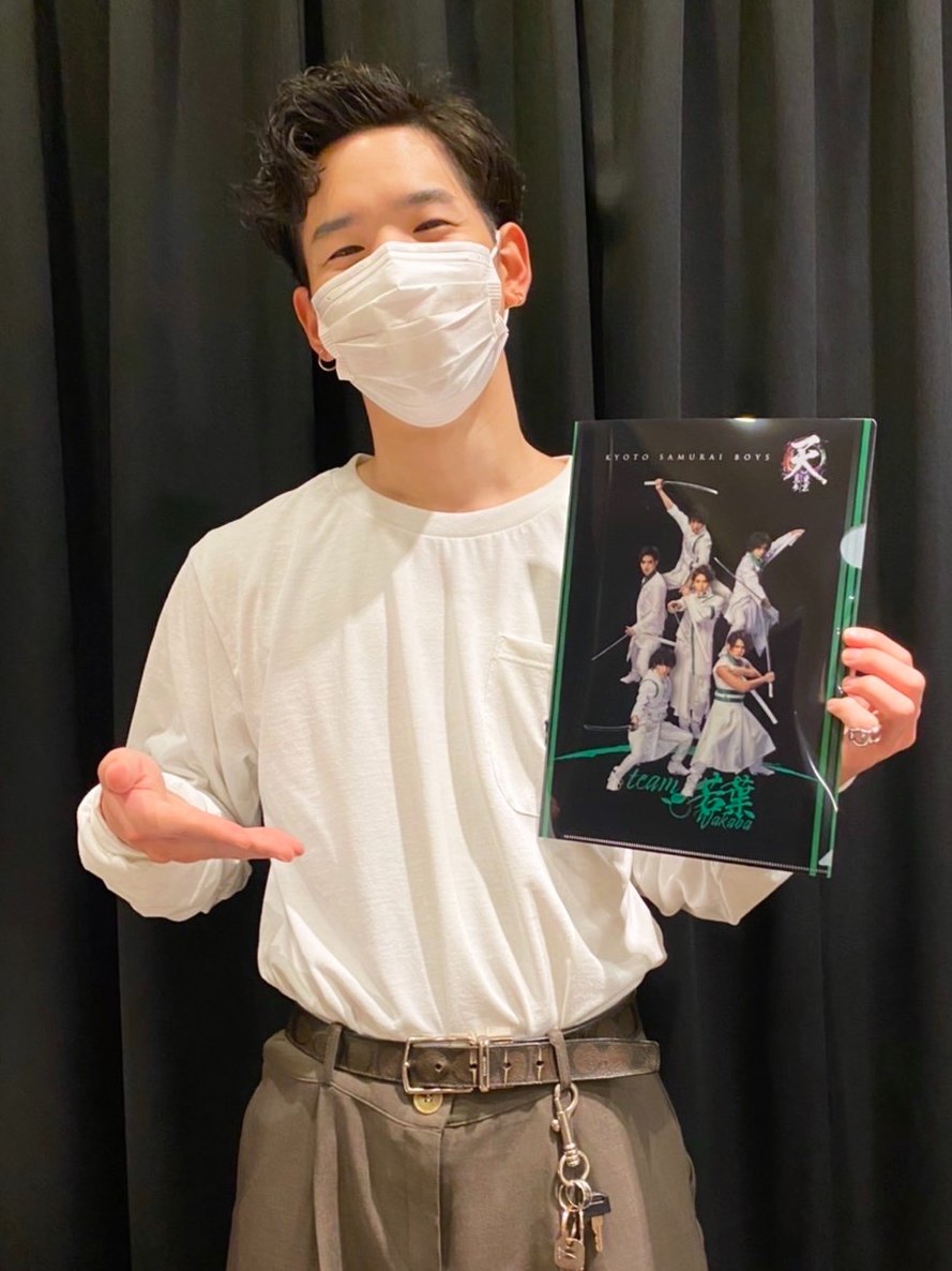 samuraiboysPJT's tweet photo. 【グッズ情報】
劇場で販売している最新グッズから、team若葉：Rayshyさんよりクリアファイルをご紹介🔥
#KYOTOSAMURAIBOYS #京都サムライボーイズ #KSB https://t.co/XGTclzBwgv