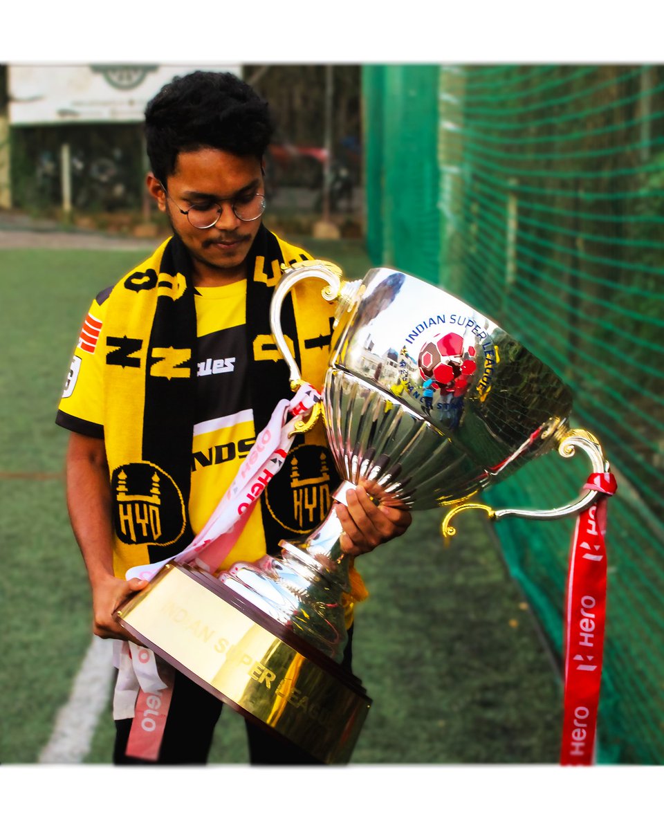 aak_a5h's tweet photo. The one when I met her😌!

Once again thank you @HydFCOfficial for this Trophy tour🙌💛🖤!

PC: @polyglotarun &amp; @tarun_lfc https://t.co/WOKji2Wt39