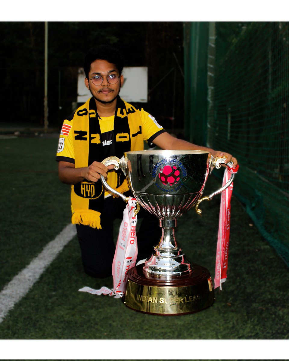aak_a5h's tweet photo. The one when I met her😌!

Once again thank you @HydFCOfficial for this Trophy tour🙌💛🖤!

PC: @polyglotarun &amp; @tarun_lfc https://t.co/WOKji2Wt39