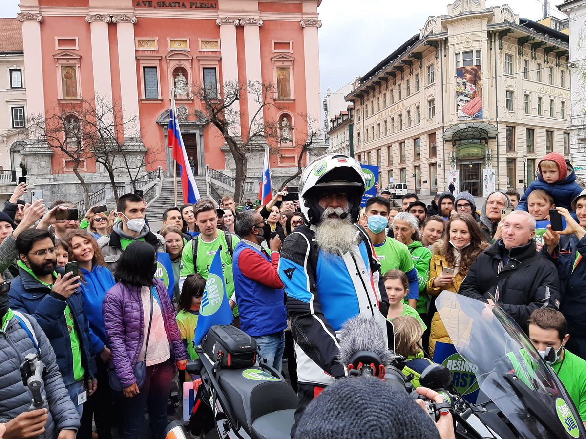 SadhguruJV's tweet photo. The #SaveSoil movement is not only about the environment. It is a way to cultivate ourselves as human beings to blossom into our fullest potential as a united Humanity. Let’s make it happen. -Sg #SaveSoilLjubljana @cpsavesoil https://t.co/6Ng1iwCkrB