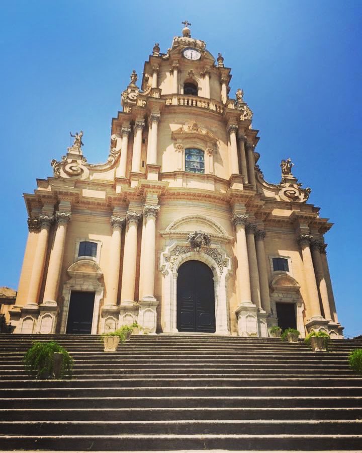 SicilyConcierge's tweet photo. Ragusa is famous for its historic lower quarter of Ibla … The majestic Duomo San Giorgio is the highlight of Ragusa Ibla and is located in the heart of the town 💒 Discover more about #Ragusa in this post from my #Blog archive https://t.co/58dv5nkbaG #travel #sicily #sicilia https://t.co/YdGmyhVAU0