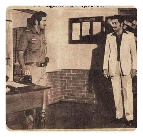 Maheshfanclub75's tweet photo. Superstar Krishna's #203rd movie
#Chattaniki_Veyikallu
Release Date:31-03-1983
Cast:Krishna,Jayasudha,Madhavi
Director:Vijaya Nirmala
Producer:K.Ranjith Kumar
Music Director:Chakravrthy https://t.co/IxUIfRO4KT