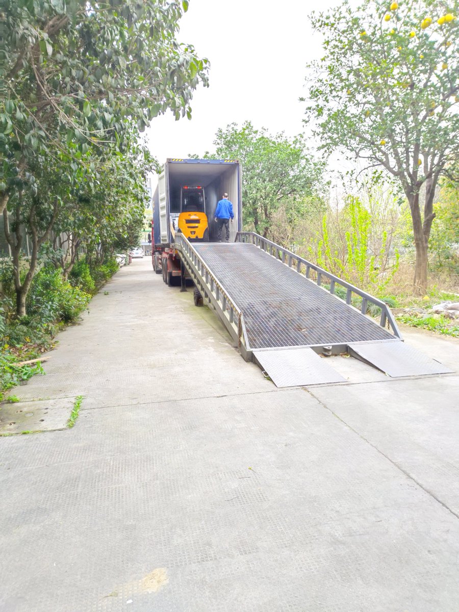 PanBella2's tweet image. Bad cloudy and windy weather, our #groundsolar mount shipments from CY Solar in Zhejiang ,China to Liberia are still in progress. Thanks to my team for perseverance

Are you interested? contact me for details
Email:bella@cy-solar.com
Tel:+86 182 5732 4779
#renewableenergy #solar