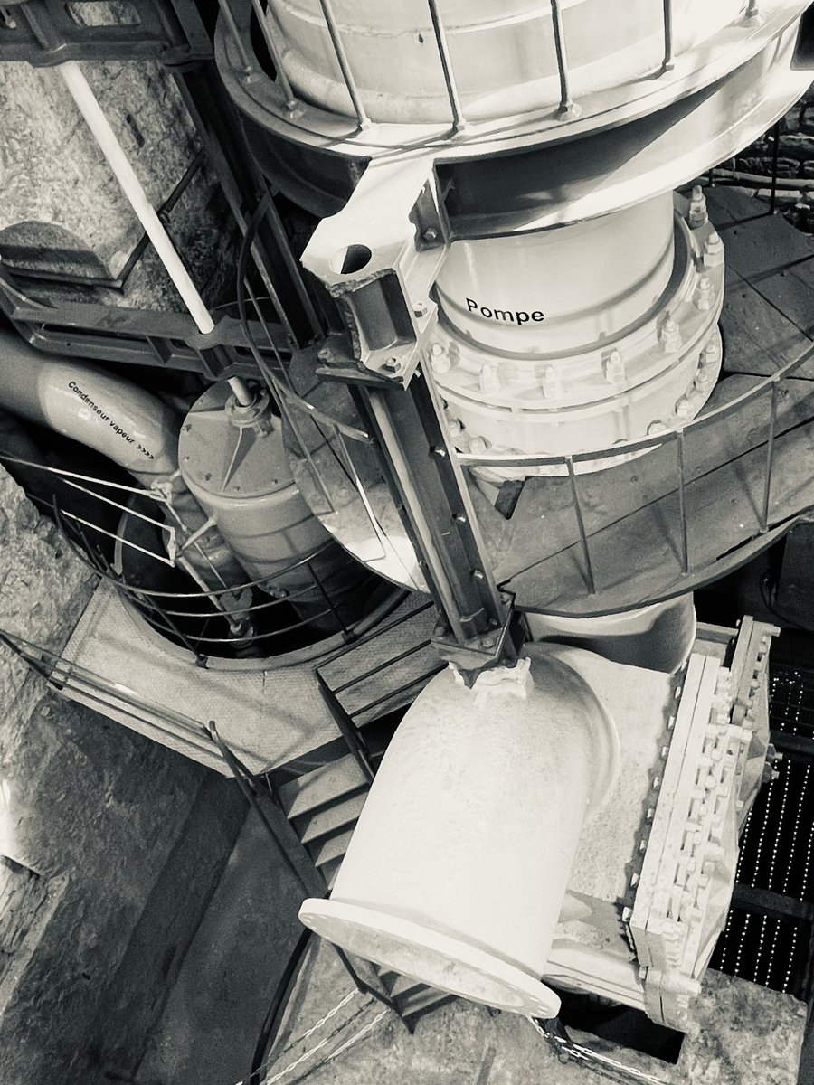 BBrocard's tweet photo. 💧Bien si précieux que seule une cathédrale peut lui servir de réservoir 🤩
Visite passionnante à l’Usine des Eaux de #Caluire 
De 1856 à 1976, ses gigantesques pompes à vapeur de Cornouailles de 20m de haut produisaient + de 20.000m3 d’eau/j.
@assoperica 
https://t.co/1TjmXzjNVk https://t.co/zTpQgIiCFL