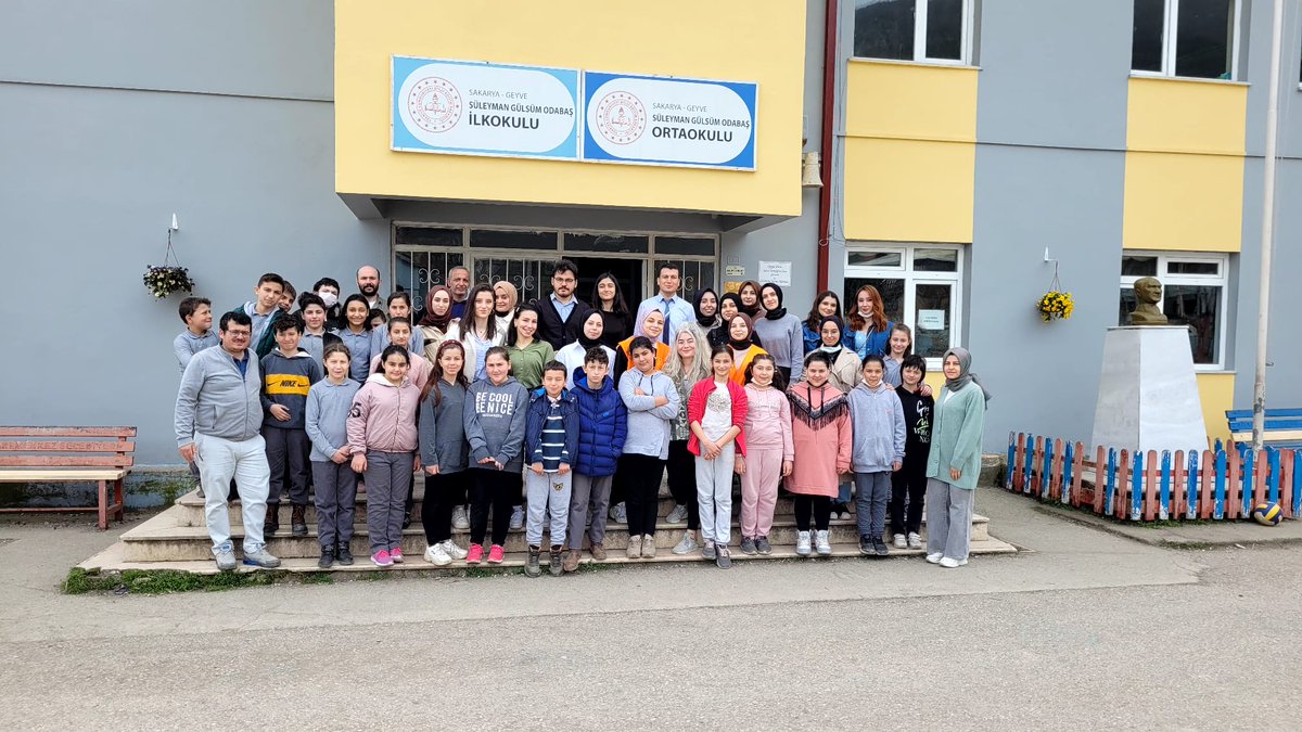IOnculeri's tweet photo. #kitapaydınlatır diyerek yola çıktık sizlerinde yardımları ile çocuklarımızı #kutuphanelerhaftası nda #kitaplar ile buluşturduk. https://t.co/VXvOaDPtko
