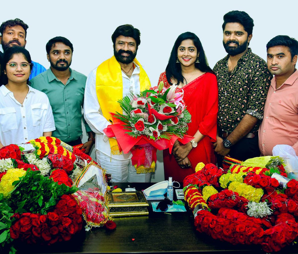 #NandamuriBalakrishna Garu launched #LoveReddy title

Shooting in progress.

*Ing Anjan Ramachandra, Shravani Reddy 

Directed by: #SmaranReddy
Produced by:Hemalatha Reddy, Madan Gopal Reddy, Prabhanjan Reddy, Nagaraju Beerappa 
Music by:Prince henry
Editing by: ChotaKPrasad
