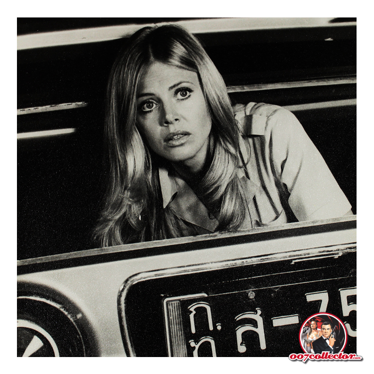 007collector's tweet photo. Swiss ‘The Man With The Golden Gun’ press photo (235x180mm) not often seen still features Mary Goodnight (Britt Ekland). Distributed By Unartisco Zurich

Find out more https://t.co/79CAqRzOwI

#jamesbond #themanwiththegoldengun #brittekland #pressphoto #007collector https://t.co/6Z7A2fMSYA