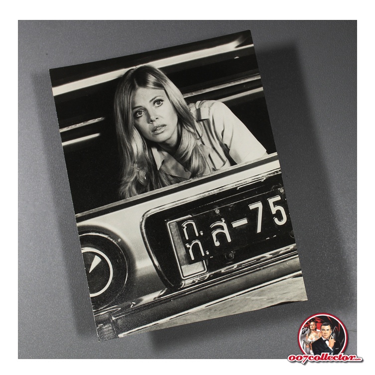 007collector's tweet photo. Swiss ‘The Man With The Golden Gun’ press photo (235x180mm) not often seen still features Mary Goodnight (Britt Ekland). Distributed By Unartisco Zurich

Find out more https://t.co/79CAqRzOwI

#jamesbond #themanwiththegoldengun #brittekland #pressphoto #007collector https://t.co/6Z7A2fMSYA