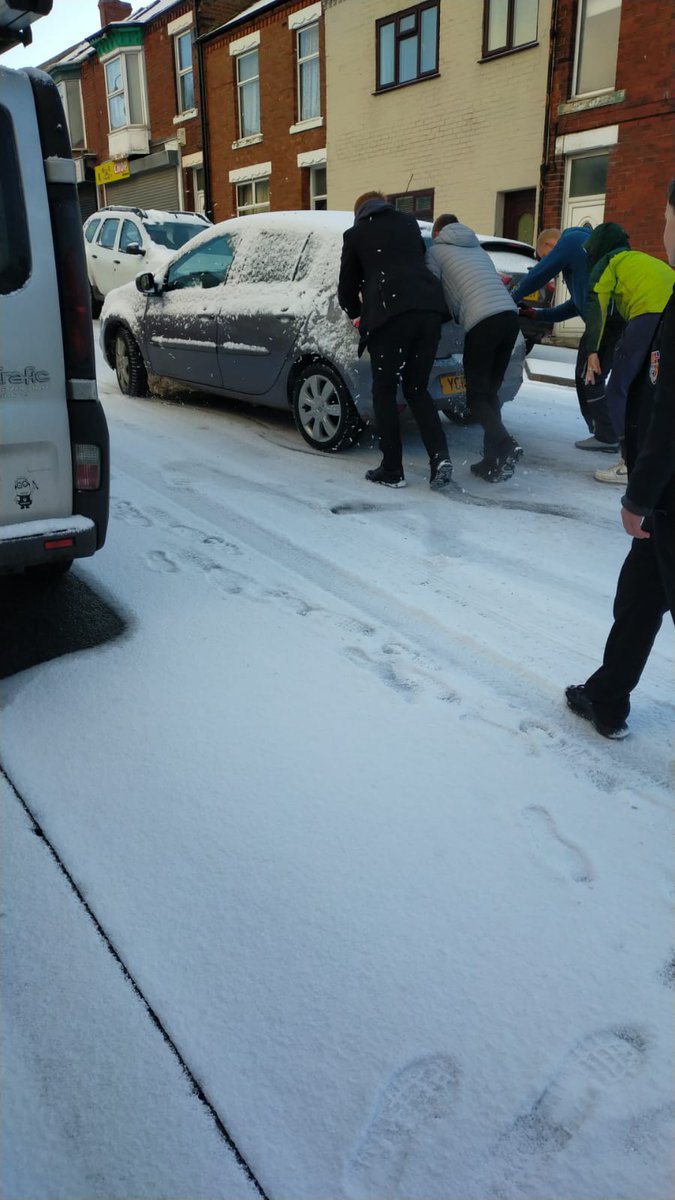 psgjd77's tweet photo. @arrivanortheast are the buses 48 or 43 still running? We've had an inch of snow that's all..... https://t.co/h9P1NPmPyy