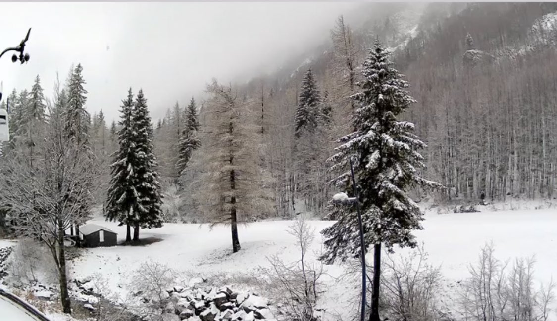 cadibicci's tweet photo. E ritornata la #neve, si dice che il 29-30-31 #marzo siano i giorni della #Vecchia cioè i più freddi di #primavera.
#appenninomodenese 
@ModenaDintorni @cadibicci #abetonelive @neveitalia https://t.co/sXmLd9XIFI