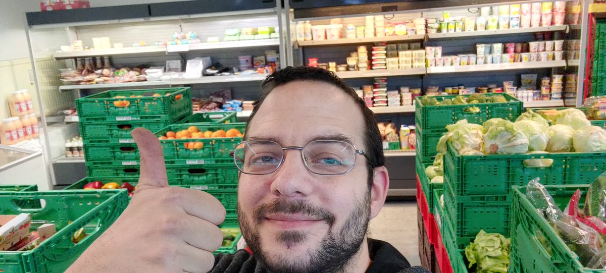 Helferin ausgefallen... Heißt heute alles alleine stemmen!

#sozialmarkt #sozialshop