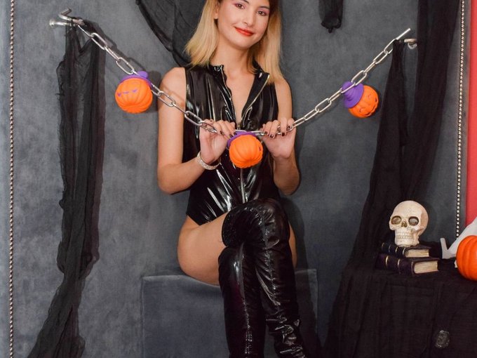 I could be yours right now! Just call me: https://t.co/Pp5zAr2Qgg  @getmenaked @HotAdultModels @bbnaked @nakedwomentime @BabeHeavenTV @Hawker881_Promo<a href="/tag/halloween"class="tags"><span>#halloween</span></a><a href="/tag/skyprivateteaseandtreat"class="tags"><span>#skyprivateteaseandtreat</span></a>