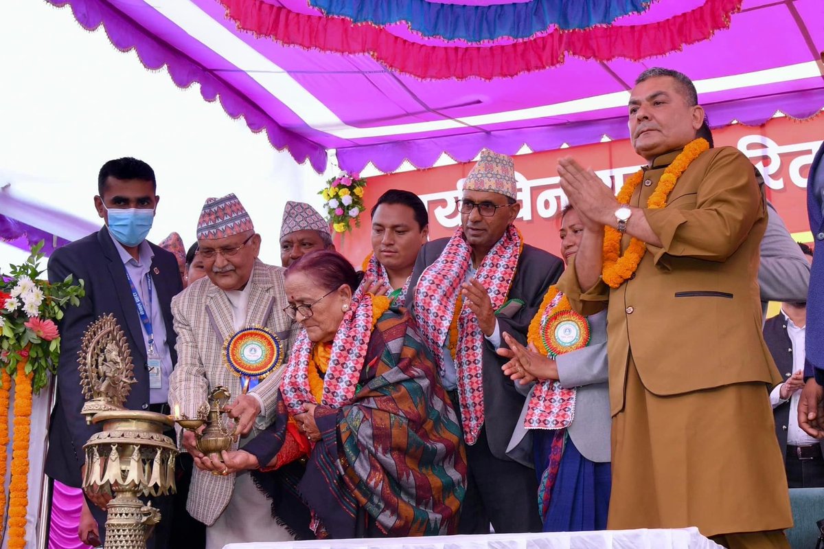 ImDurgaPrasai's tweet image. पूर्वप्रधानमन्त्री,राजनेता,श्रध्देय अध्यक्ष क.केपी शर्मा ओलीज्यूको प्रमुख आतिथ्यतामा,आयोजित सूर्यविनायक हरित कृषि तथा थोक बजार प्रा.ली,सूर्यविनायक भक्तपुरको उद्घघाटन तथा बृहत् पार्टी प्रवेश कार्यक्रम ।