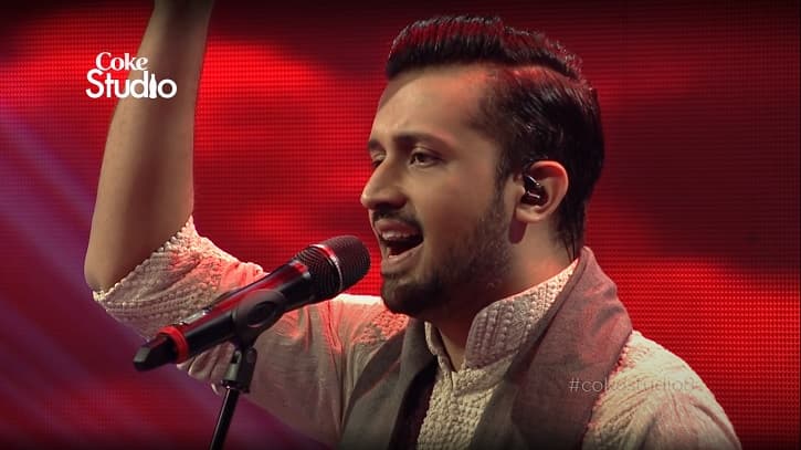 Dr_SadiaAz's tweet photo. No coke studio song and setup can beat Taj dar e haram in this aesthetic setup and genuine voice!!! 👌
#cokestudio8 #atifaslam
Best of all!!!! https://t.co/CDEMylFkvV