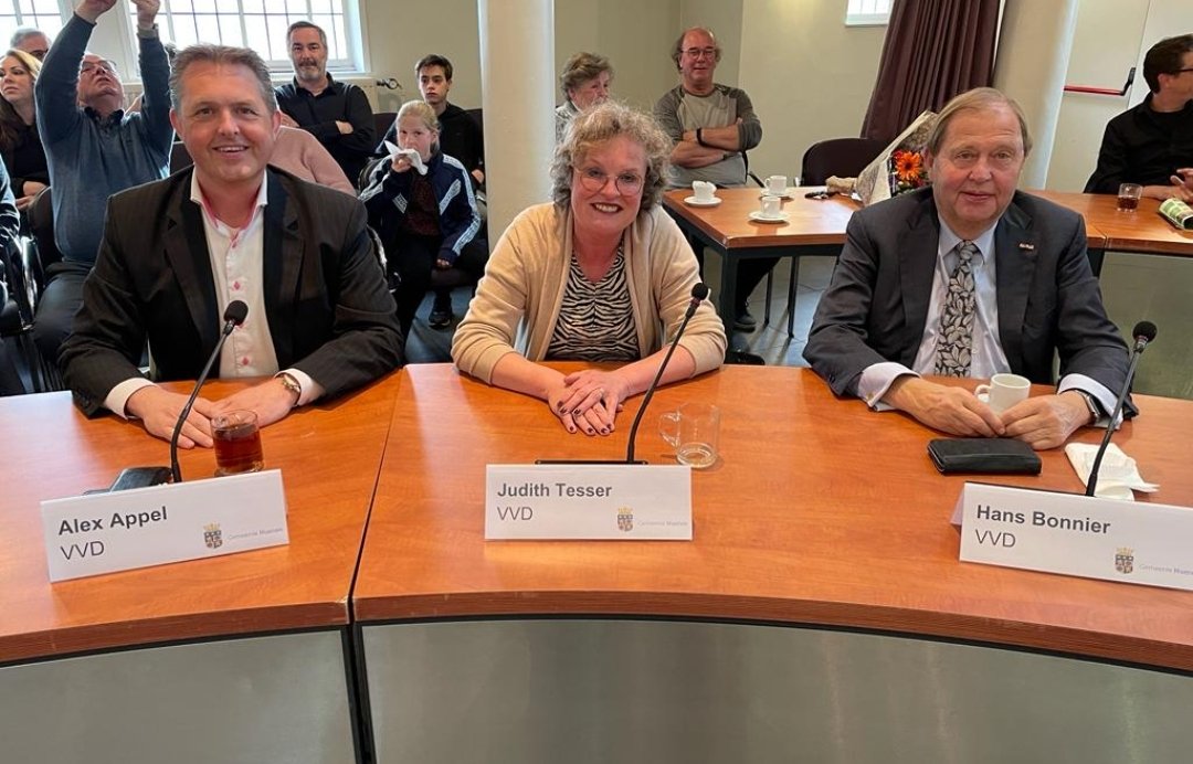 Nu kunnen we samen aan de slag in de #gemeenteraad van #Nuenen c.a. met onze #VVD fractie Alex Appel, Hans Bonnier en Judith Tesser met steun van onze trouwe achterban.
