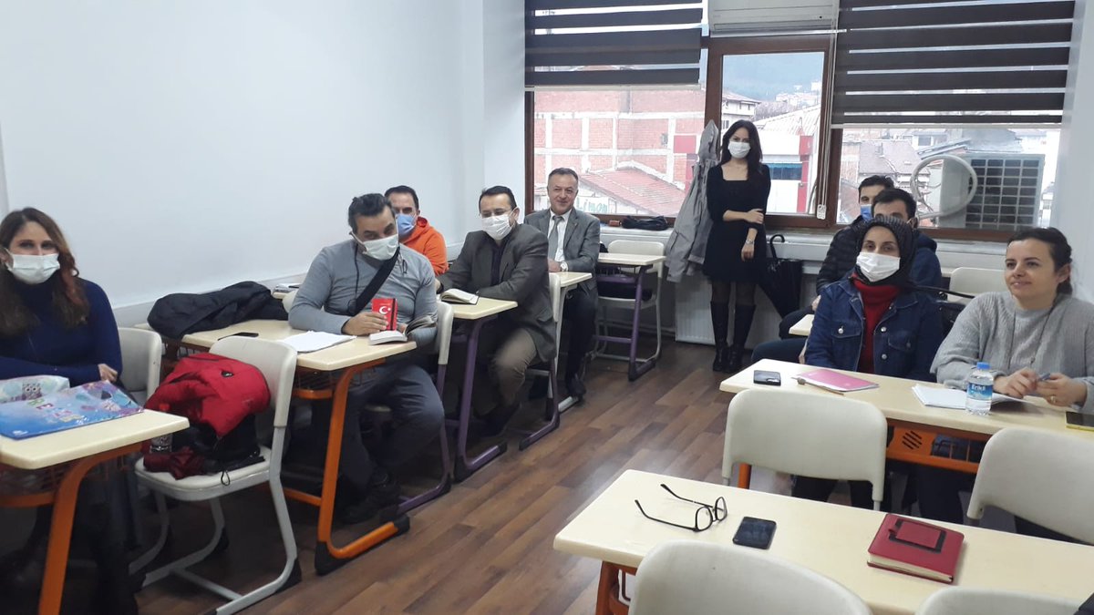DevrekHem's tweet photo. ERASMUS Projesi kapsamında,yurt dışında görevlendirilecek öğretmenlere yönelik açılan A1 seviyesi İngilizce Kursumuz başarılı bir kurs dönemi geçirerek sona erdi.@tcmeb @mebhbogm @sdulger43 @il_milli @zuleyhaaldogan @Devrek_mem @ercankahya67 @MATLI8  @OzluogluYasar @HasanErgul83 https://t.co/LqhtKWmXoa