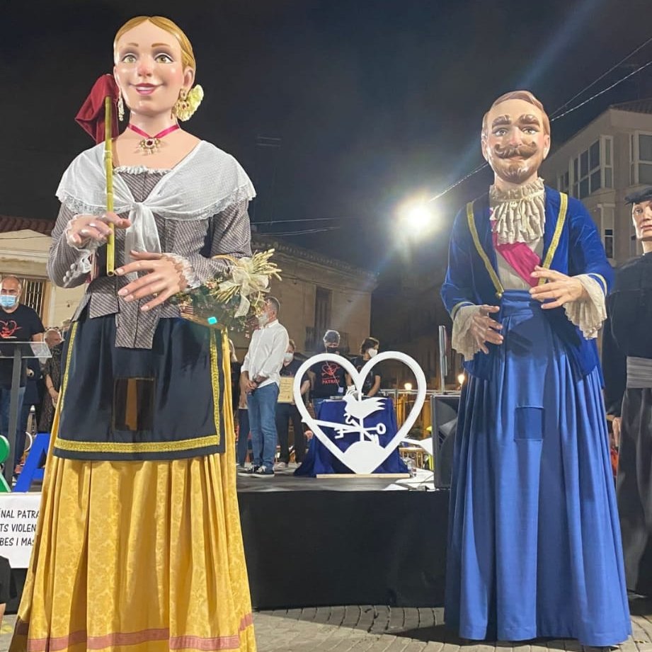 festesdeVLC's tweet photo. 📣Este dissabte 🗓 els gegants de l'@AVPatraix
participaran en el XV Aplec de Gegants i Cabuts de #Borriana.
És una mostra de l'arrelament del món geganter✨ en #València. Als gegants com els del #Corpus, s'afigen nous en barris com #Patraix o #SantIsidre.
#Gegants #Cabuts https://t.co/oY4EWG8F0z